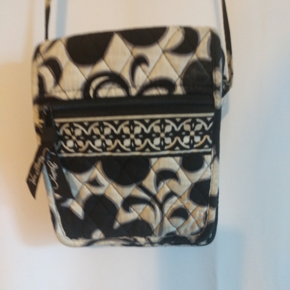 Vera Bradley Handbags - Vera Bradley crossbody purse